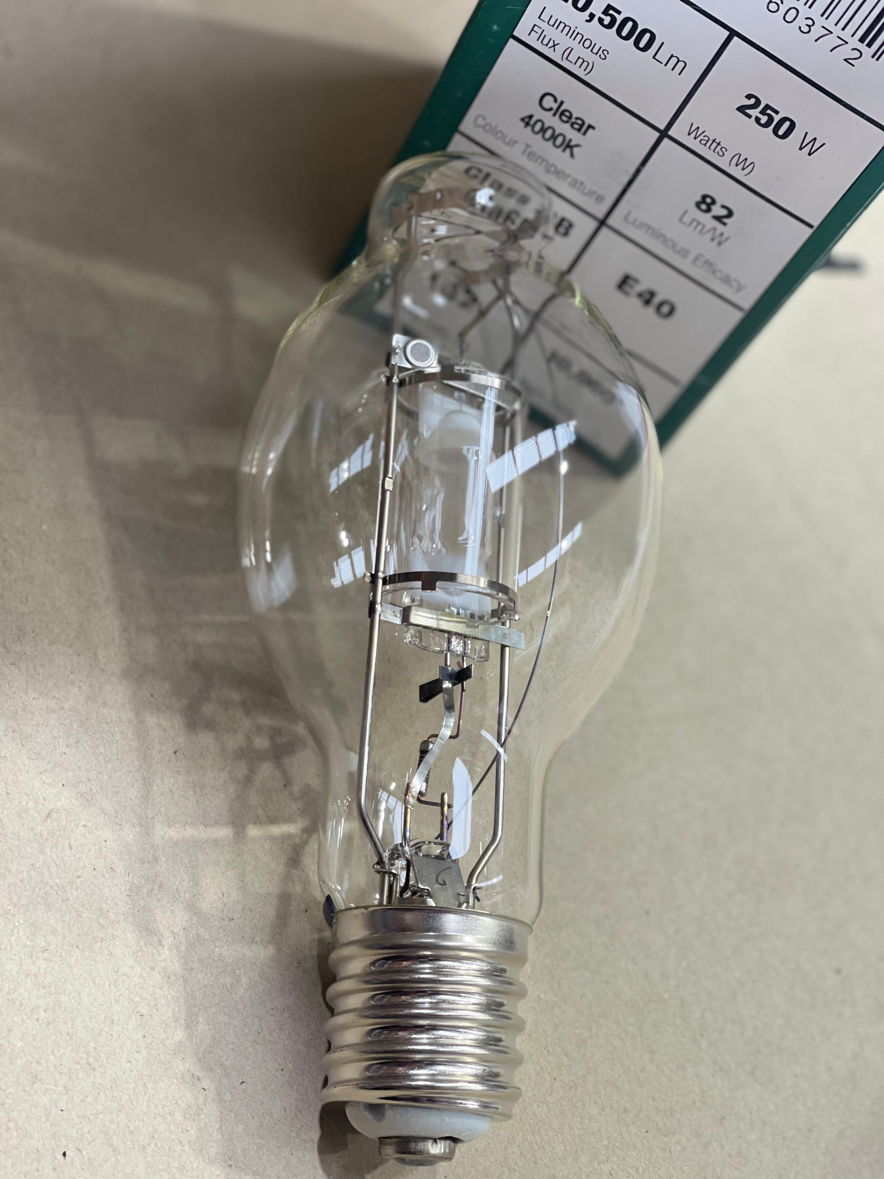 SYLVANIA 250W Metal Halide Lamp – MHP250CLUDJ | BT28 Bulb, E40 Base, 132V