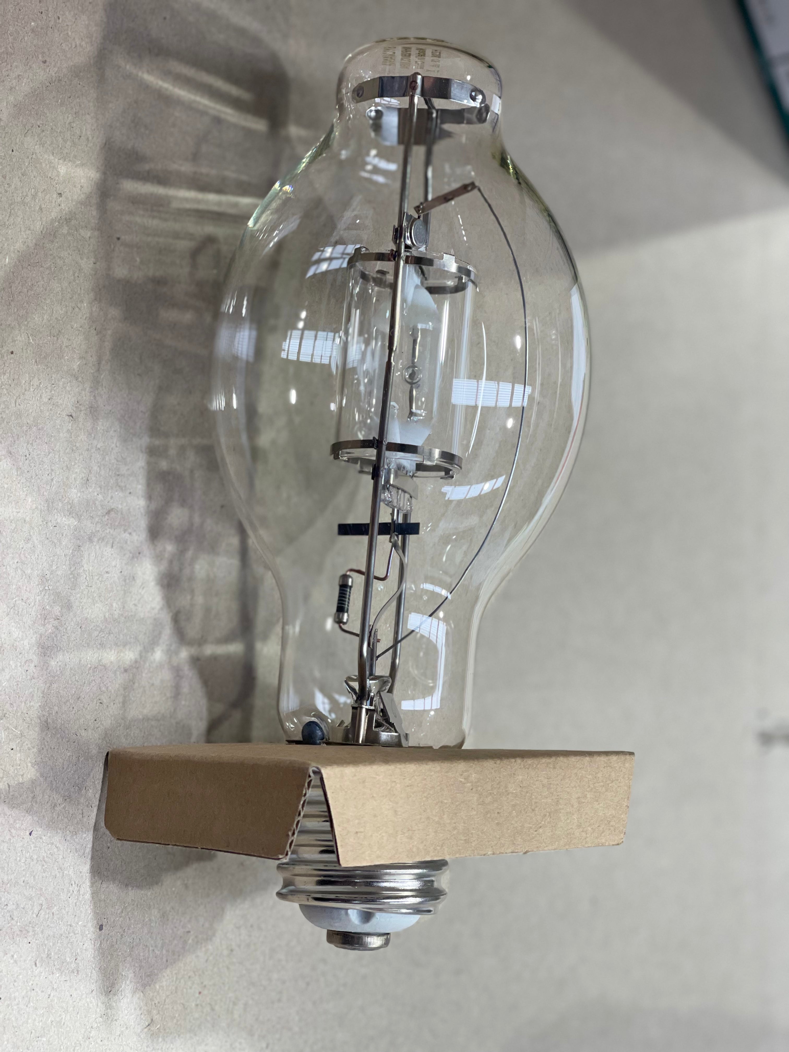 SYLVANIA 250W Metal Halide Lamp – MHP250CLUDJ | BT28 Bulb, E40 Base, 132V