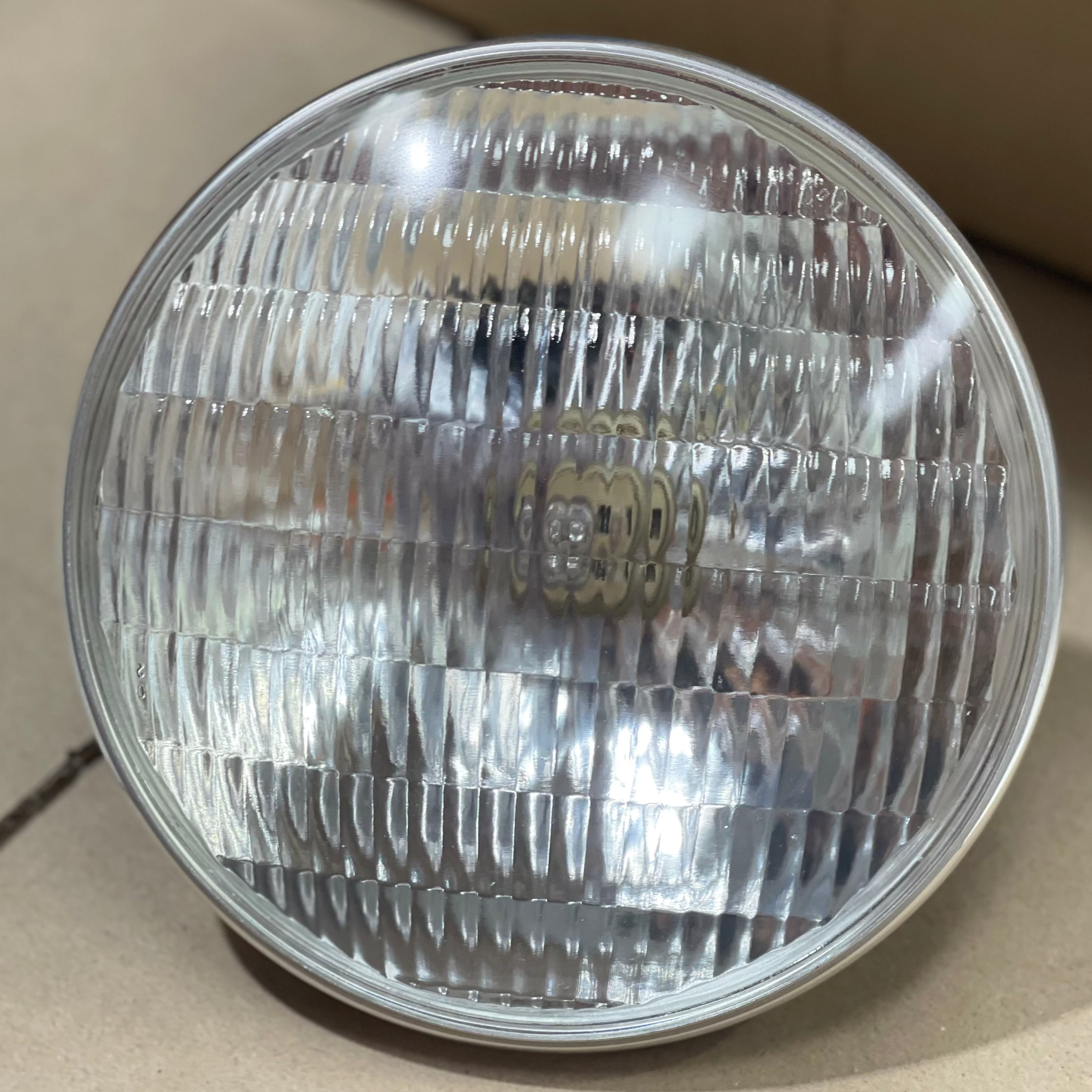 OSRAM aluPAR 56 – 300W Halogen GX16d | Medium Flood Beam