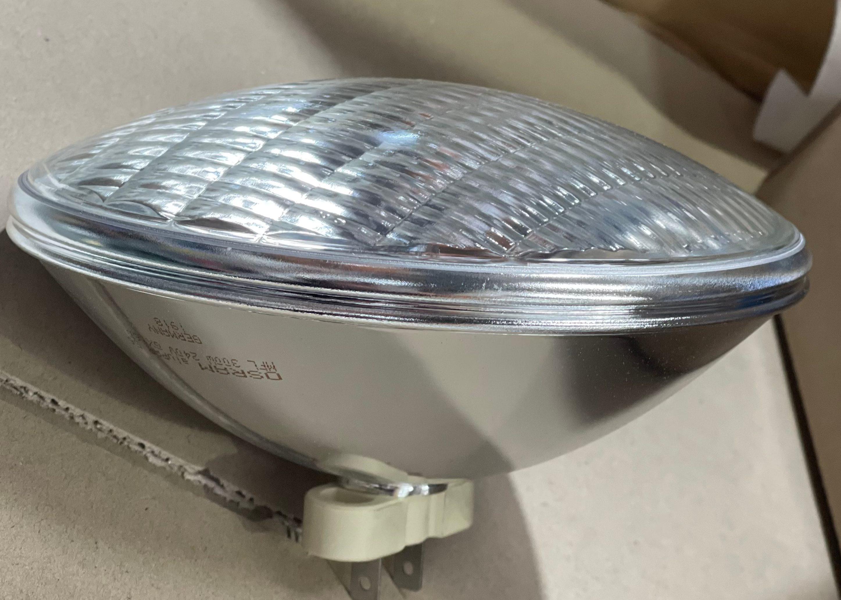 OSRAM aluPAR 56 – 300W Halogen GX16d | Medium Flood Beam