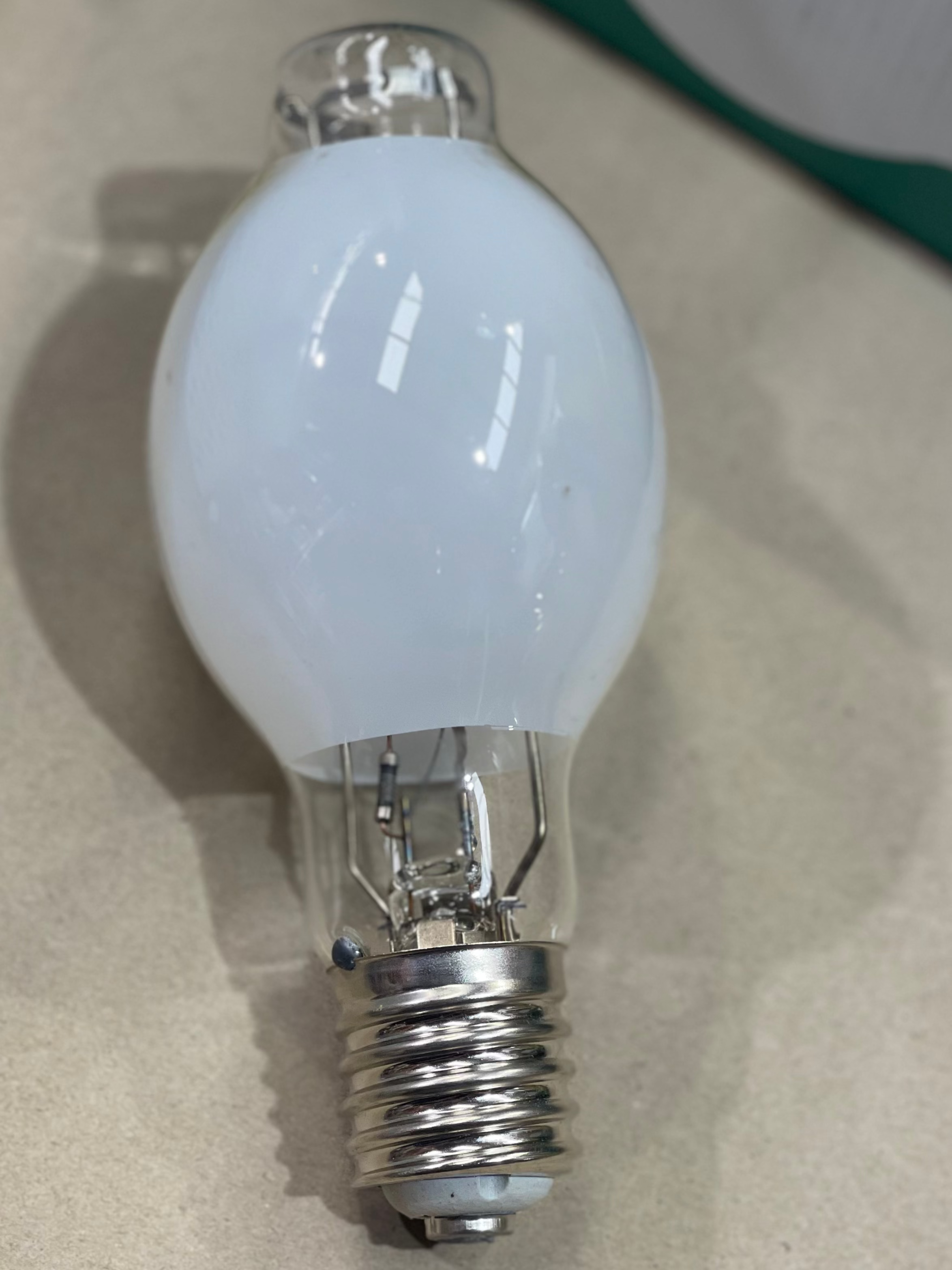 Sylvania 250W Metal Halide Lamp – BT28 (E40 Base) | single unit