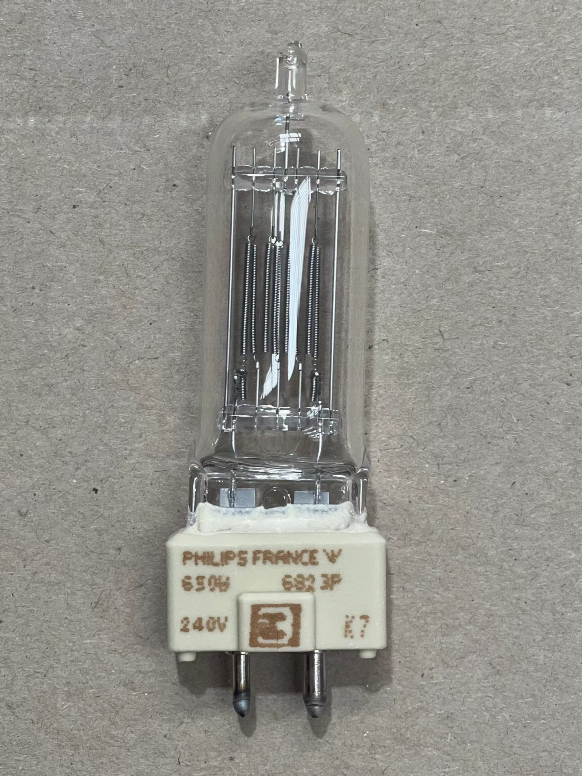 Philips 6823P Halogen Lamp – 650W GY9.5 | Broadway Series