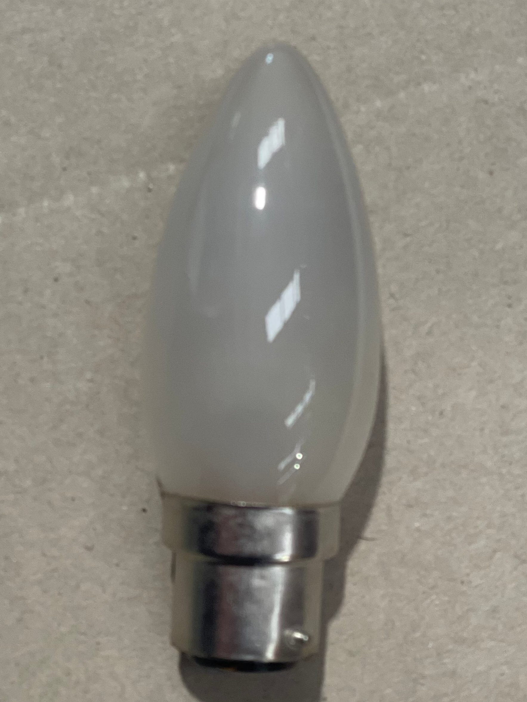 Sylvania Brilliant Pearl Candle Bulb – 40W B22 | Frosted Finish – Single Unit or pack of 5