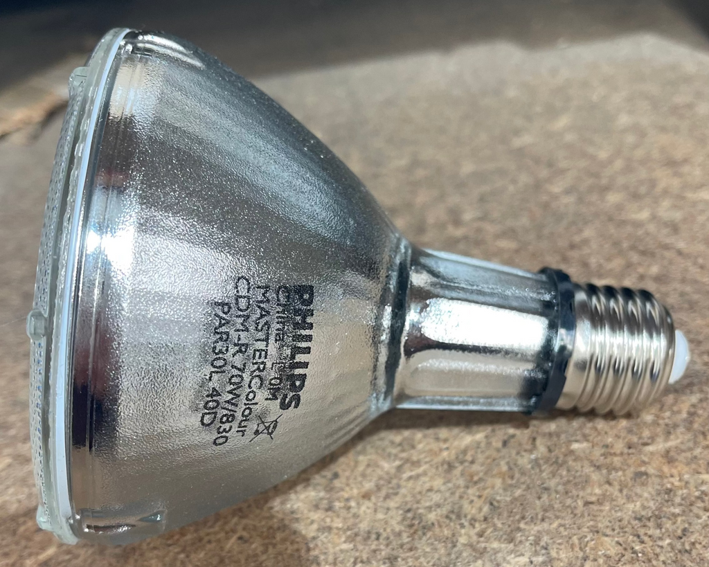 Philips MASTERColour CDM-R PAR30 70W/830 E27 – 40° Beam Angle