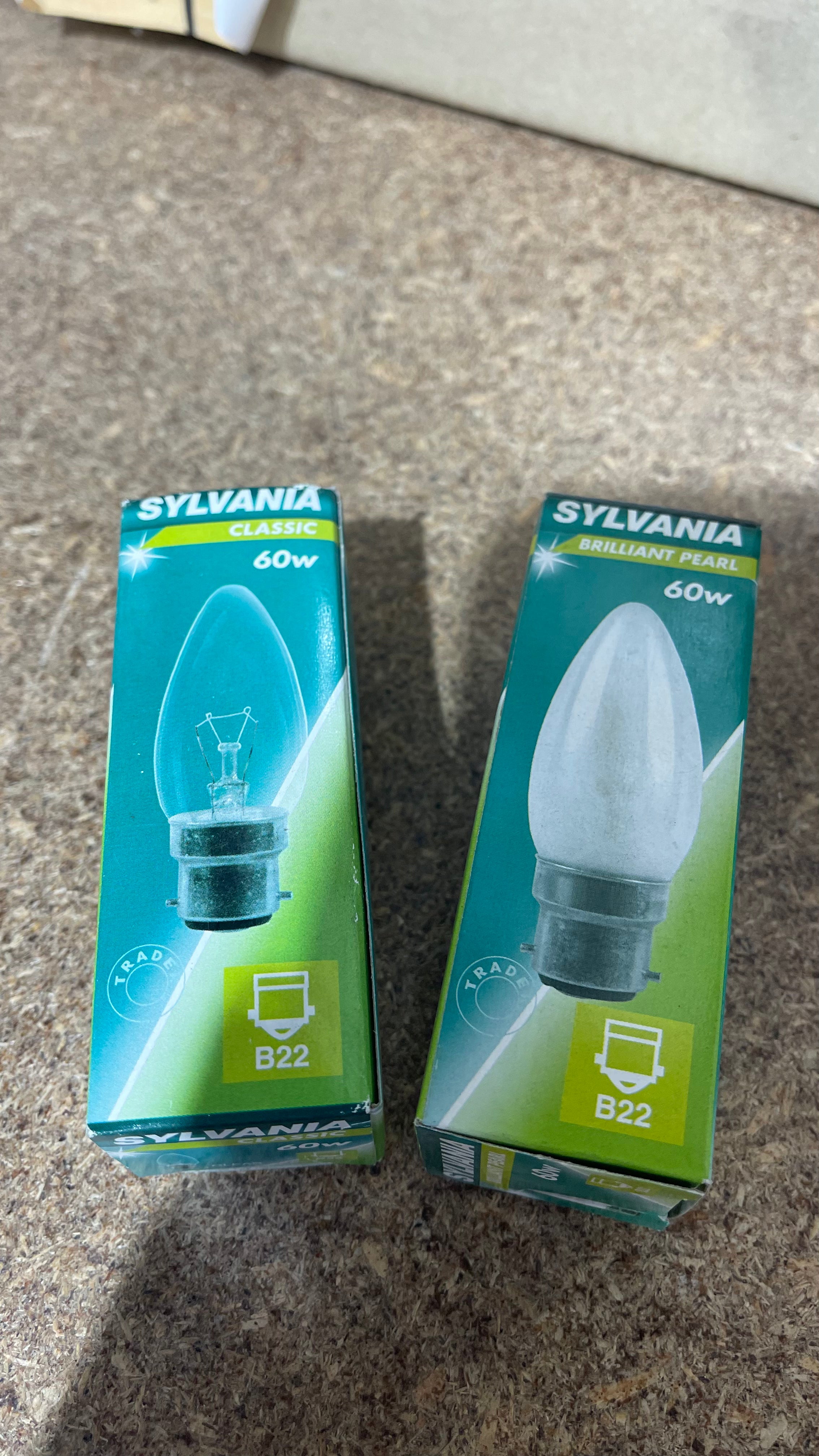 Sylvania Incandescent Bulb – Classic & Brilliant Pearl (60W, B22, Warm White)